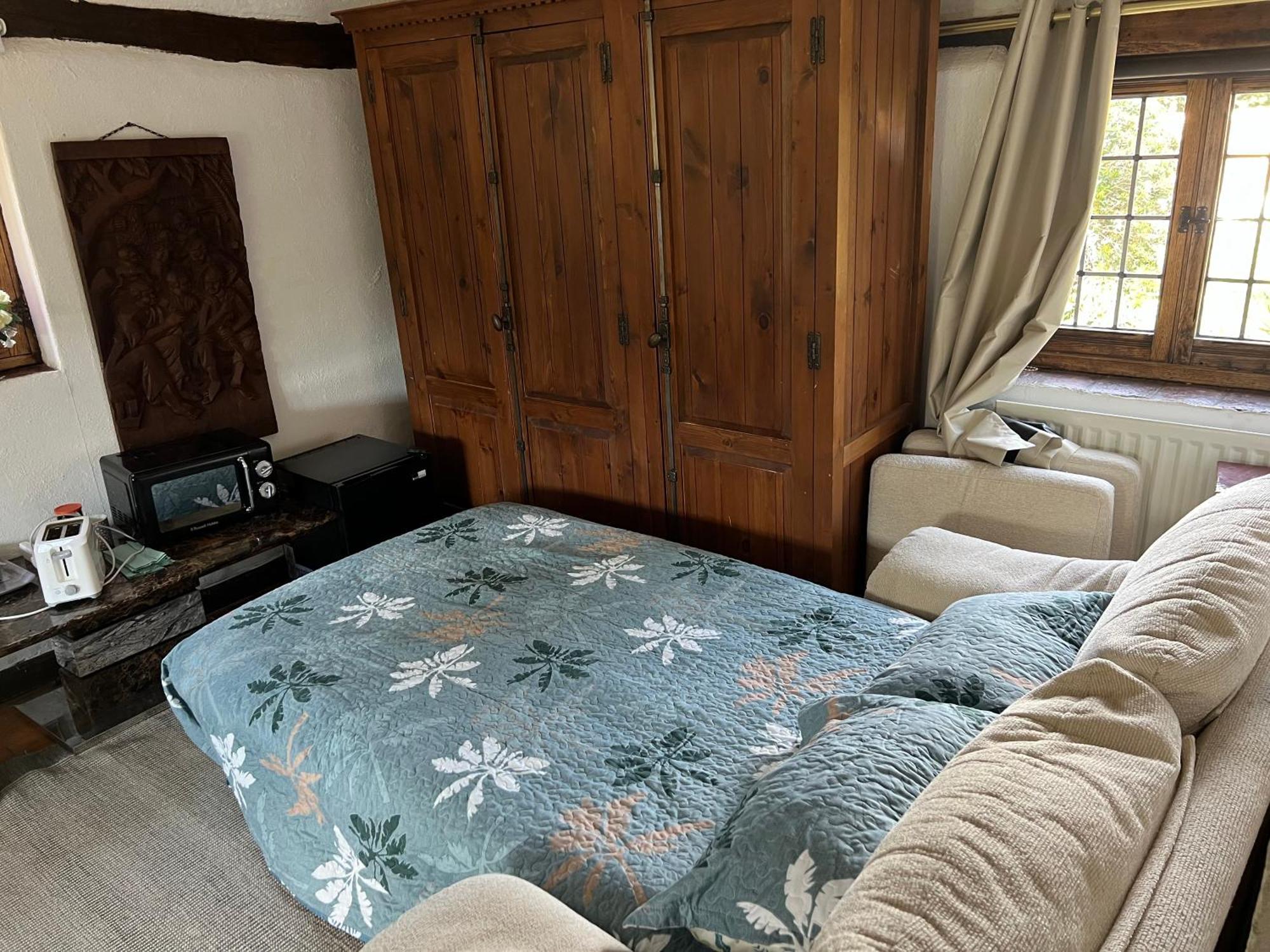 Tudor House - Double Room - En Suite Goff's Oak エクステリア 写真